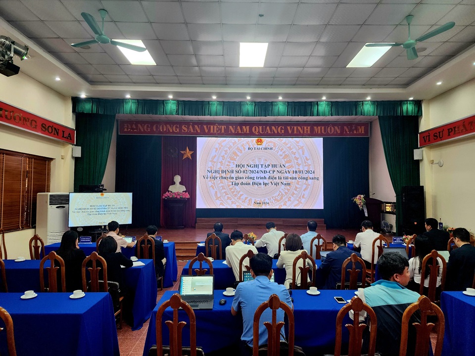 Triển khai Nghị định số 02/2024/NĐ-CP của Chính phủ về việc chuyển giao công trình điện là tài sản công sang EVN